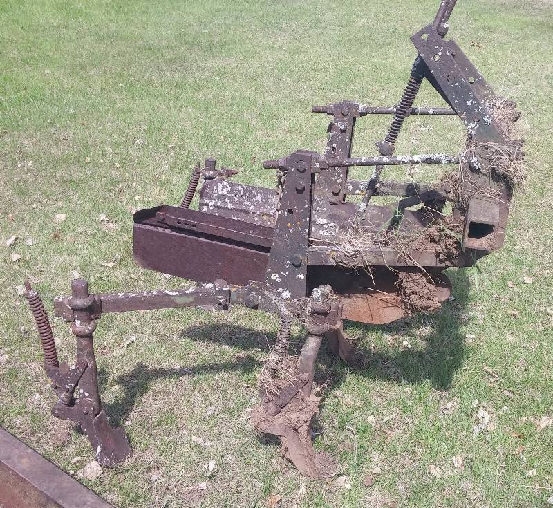 lot 155 image: Antique Farm Machine Yard Art