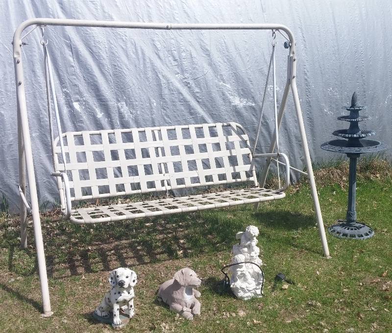 lot 156 image: Lawn Swing, Fountains and Yard Art