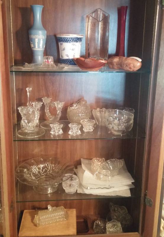 lot 165 image: Shelf Lot of all Curios as photod
