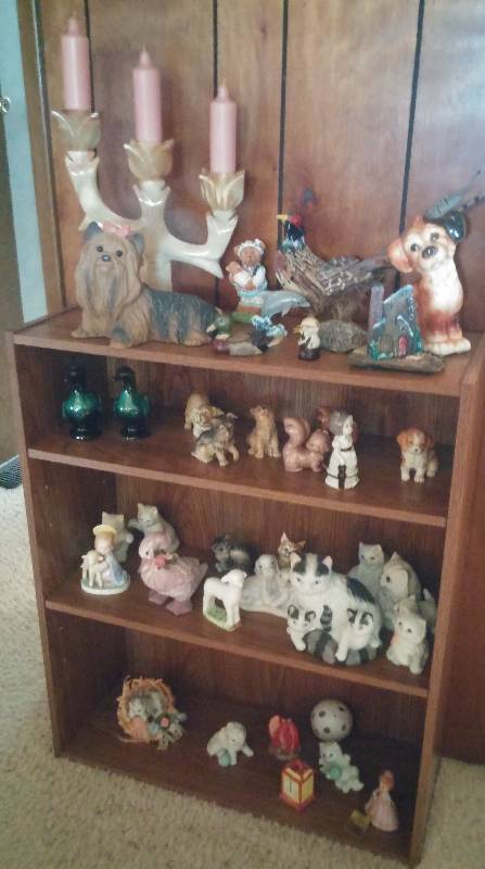 lot 167 image: Display Stand with all Curios as photod