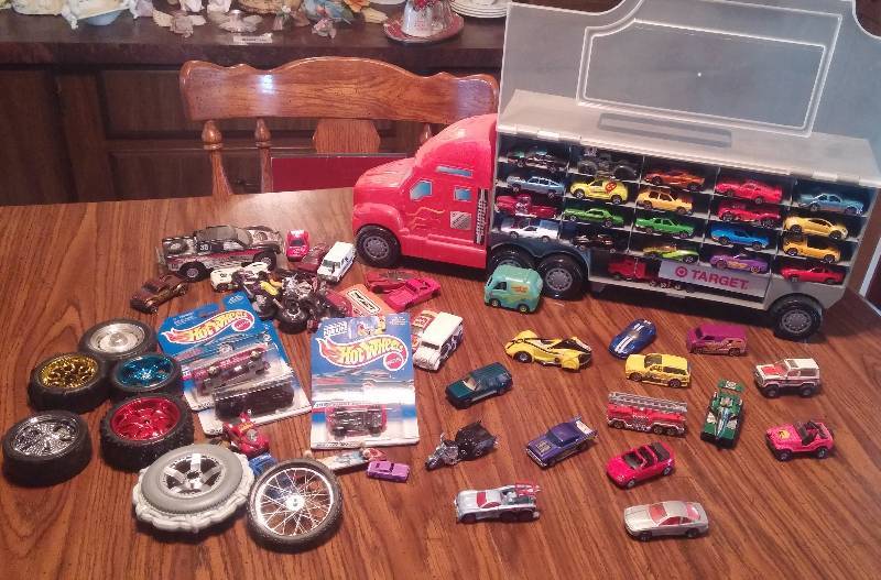 lot 172 image: Hotwheels and Matchbox Collection