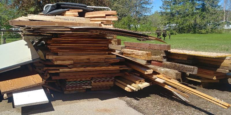 lot 176 image: LARGE Assorted Lumber and Materials Lot
