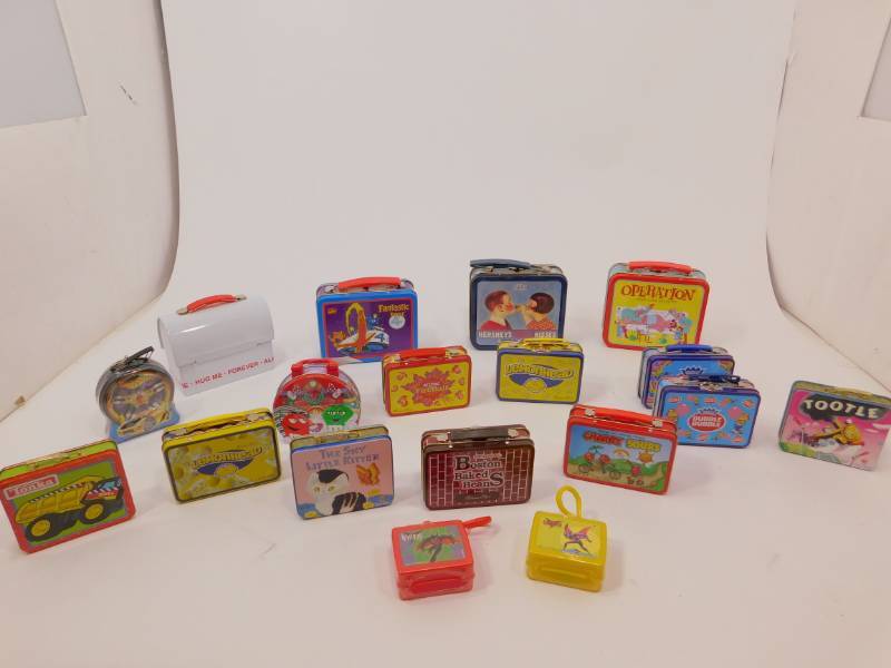 Lot of Assorted Lunch Boxes