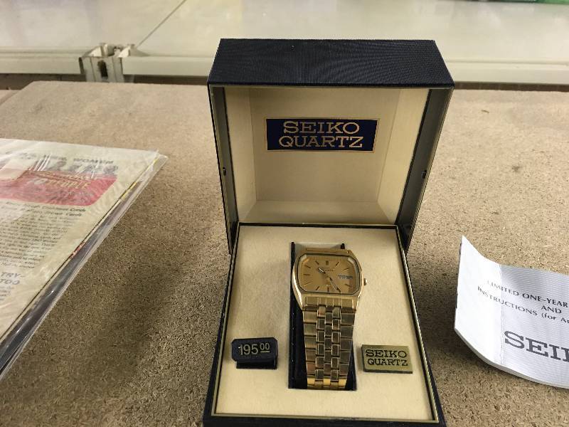 lot 325 image: Seiko Watch