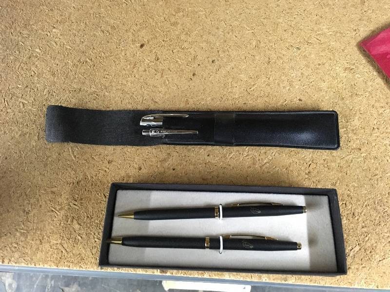 lot 328 image: Misc Pens