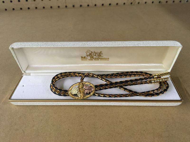 lot 335 image: Mt. Rushmore Black Hills Gold Necklace