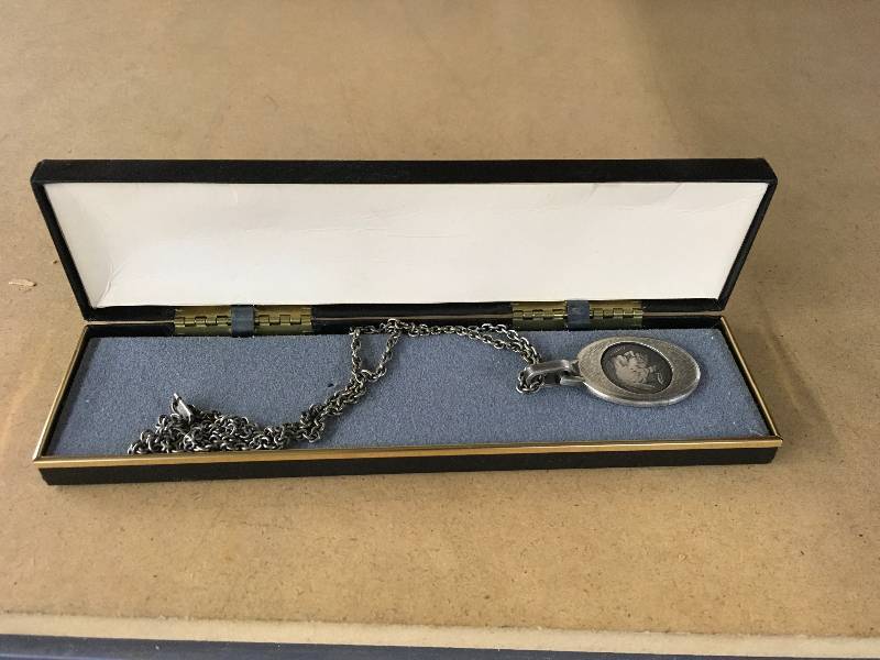 lot 338 image: Indian Head Necklace