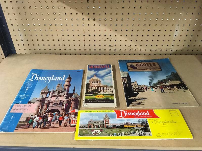 lot 343 image: Misc Souvenir Magazines