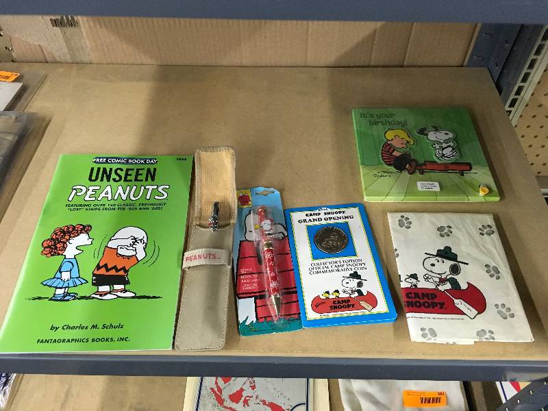lot 377 image: Snoopy Peanuts Memorabilia