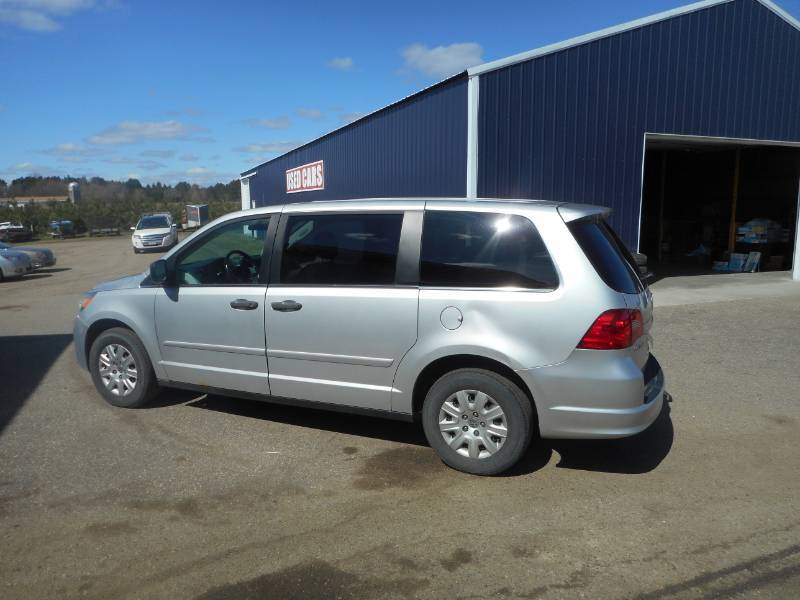 lot 4 image: 2009 Volkswagen Routan