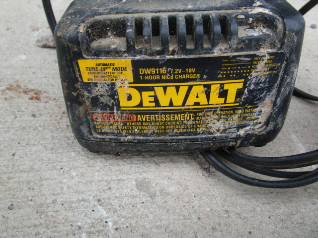 lot 14 image: DeWalt 18v Charger & Batteries