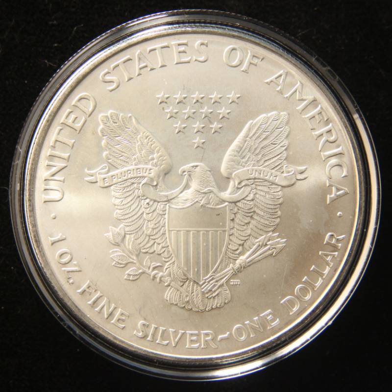 lot 16 image: 1998 AMERICAN SILVER EAGLE 1 TROY OZ. .999 FINE SILVER IN AIRTITE