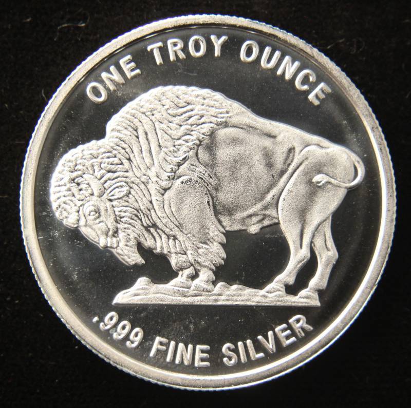 lot 19 image: 1 TROY OZ. .999 FINE SILVER INDIAN BUFFALO DESIGN