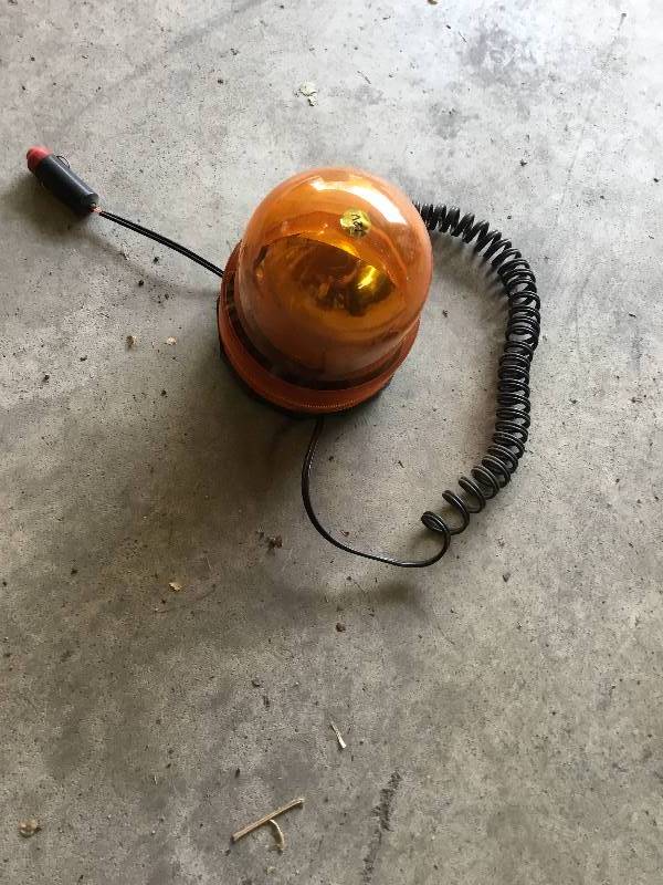 Car siren with one blue and 3 red domes