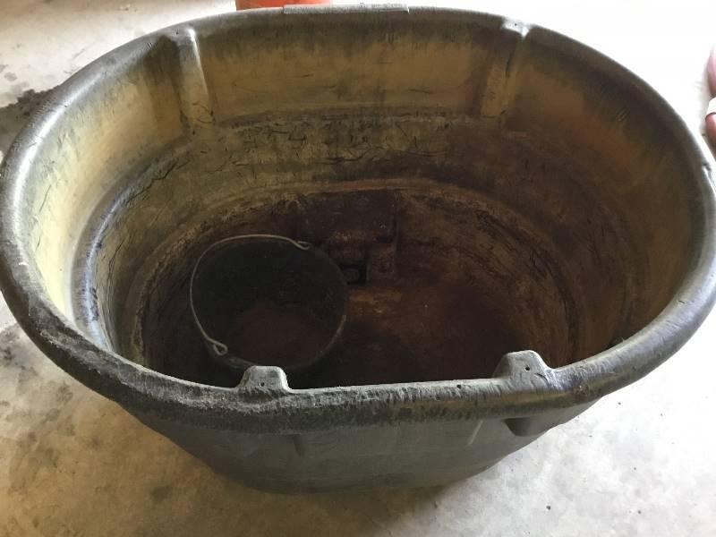 70 gallon Rubber Maid water tank.