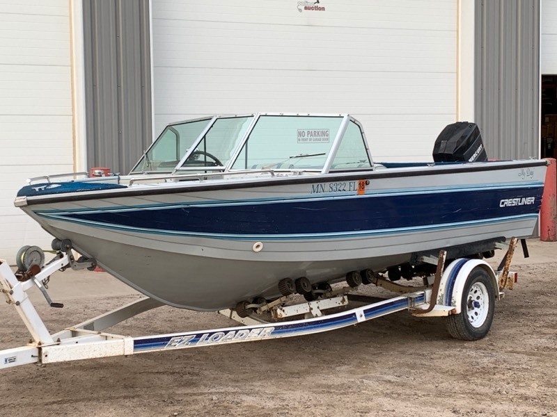 lot 3 image: 1989 Crestliner Boat  Motor  Trailer Package