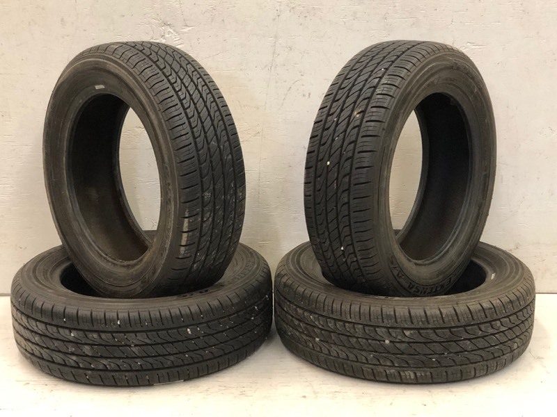 lot 15 image: (4) Toyo Tires