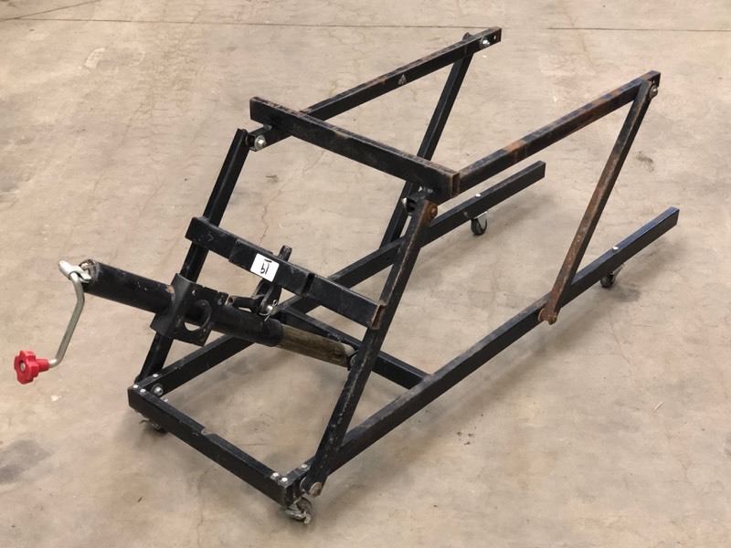 lot 19 image: Rolling Snowmobile  ATV Jack
