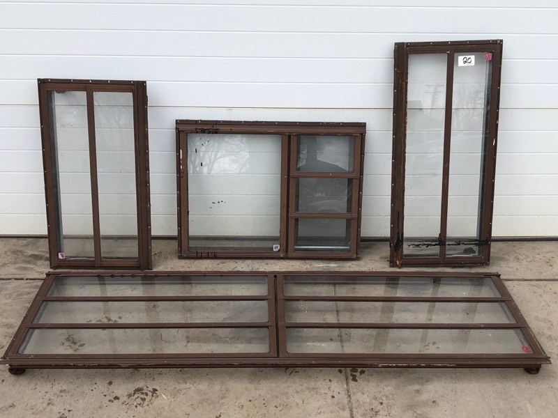 lot 20 image: (4) Camper Windows
