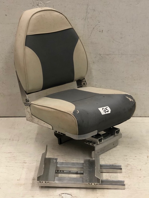 lot 25 image: Boat Seat & Aluminum Boat Seat Mounts