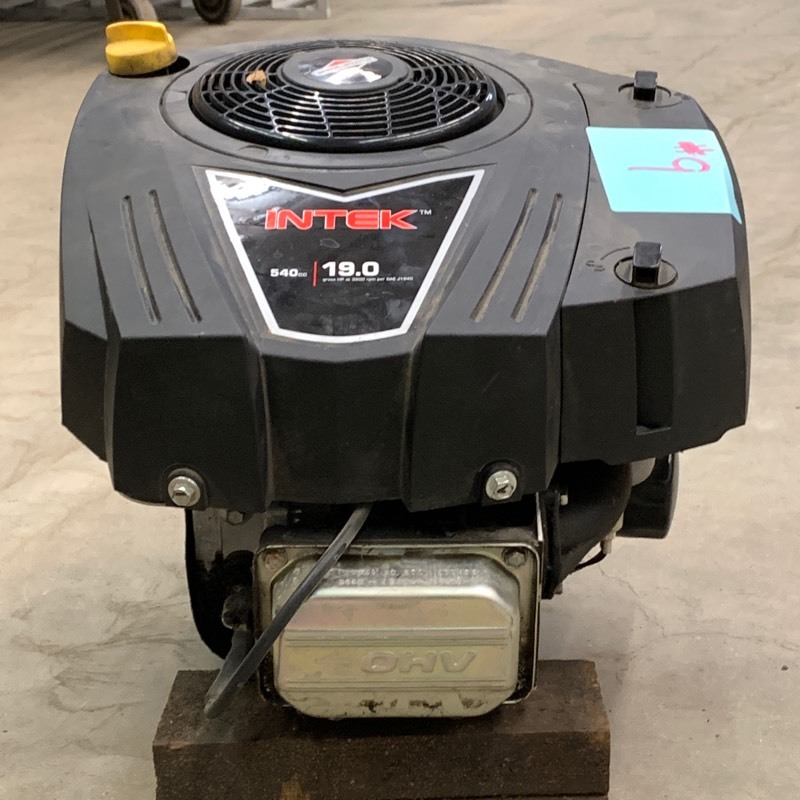 lot 9 image: Briggs & Stratton Lawn Mower Engine