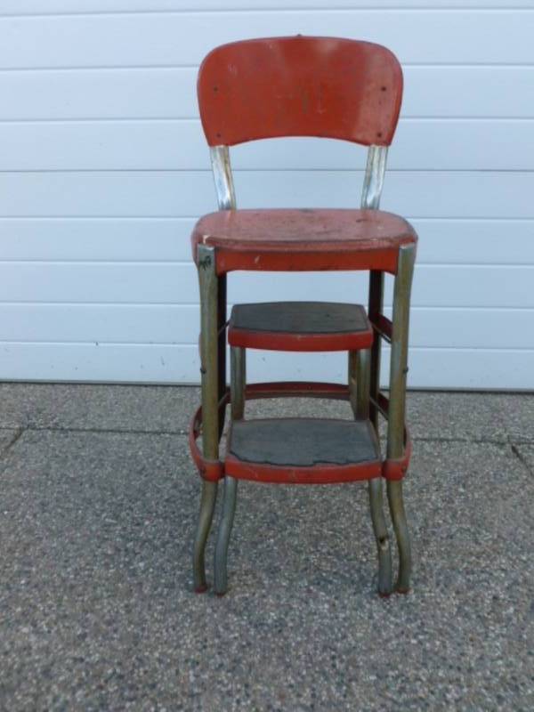lot 4 image: Vintage Cosco Kitchen Stool