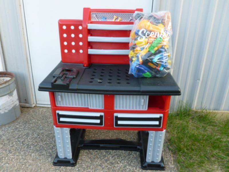 lot 10 image: Kids Workbench