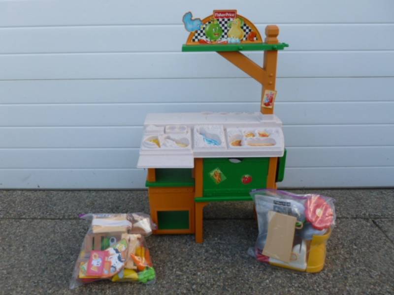 lot 12 image: Fisher Price