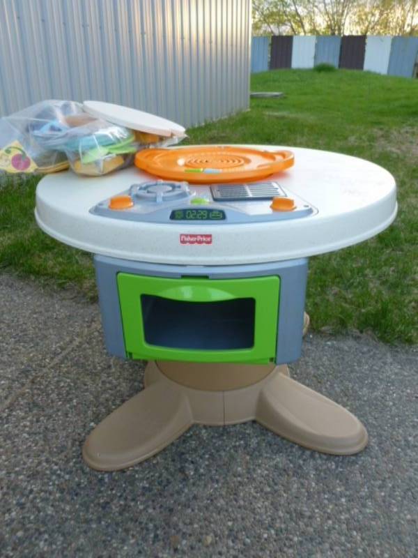 lot 13 image: Fisher Price