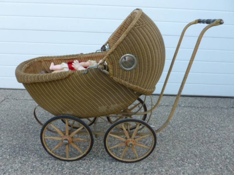 lot 14 image: Antique Baby Buggy
