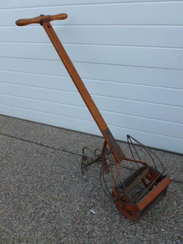lot 15 image: Vintage Cultivator