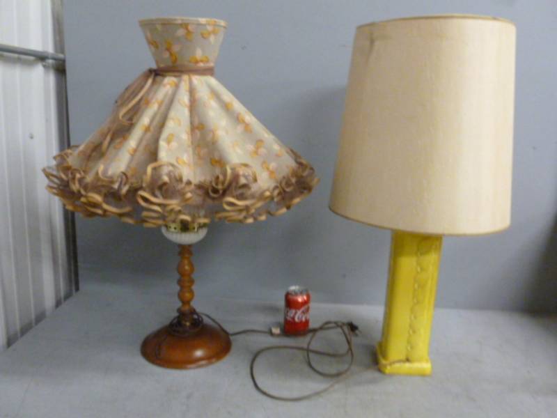 lot 18 image: Vintage Lamps