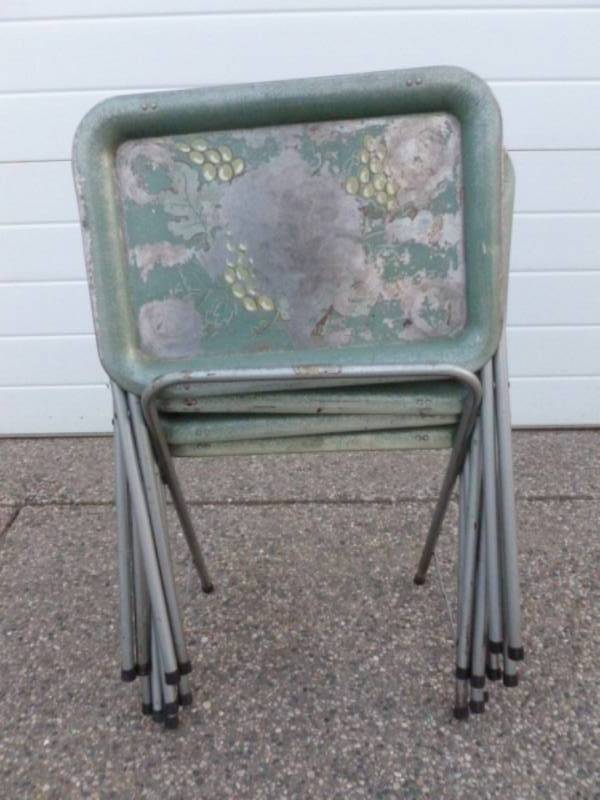 lot 19 image: Vintage Tray Set