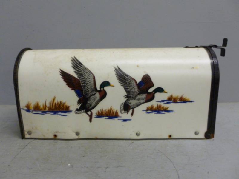 lot 20 image: Mailbox