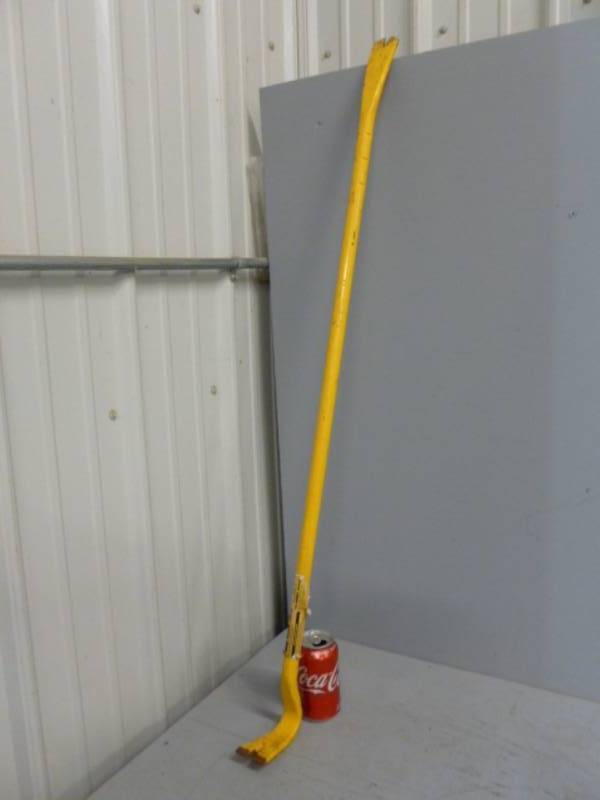 lot 29 image: Wrecking Bar