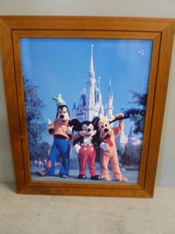 lot 34 image: Mickey Mouse Collectible