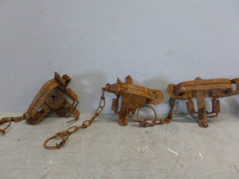 lot 49 image: Vintage Traps