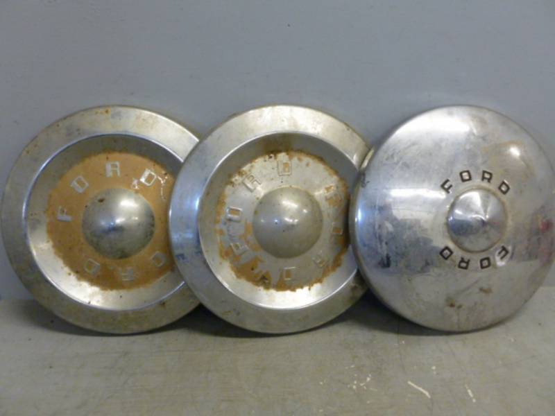 lot 61 image: Vintage Hub Caps