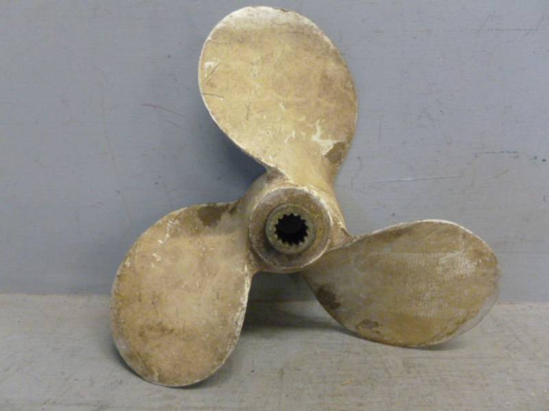 lot 75 image: Vintage Boat Motor Prop