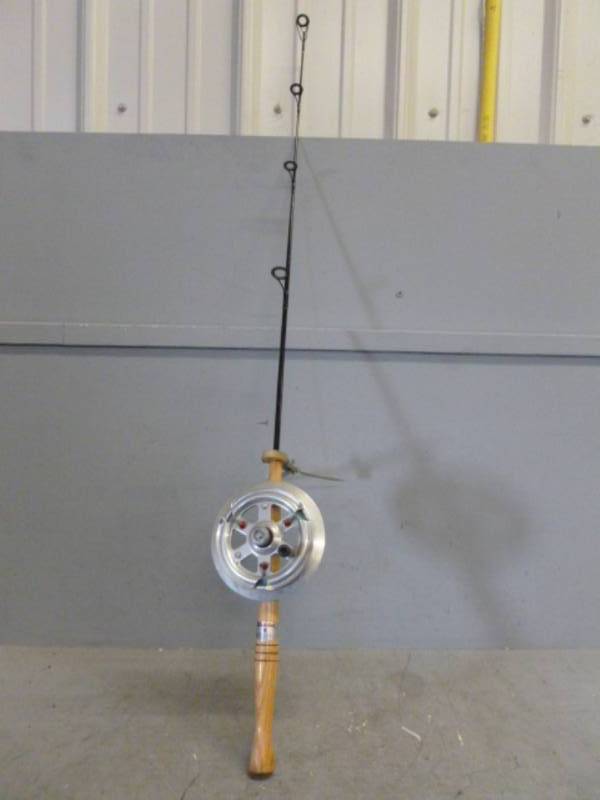 lot 89 image: Fishing