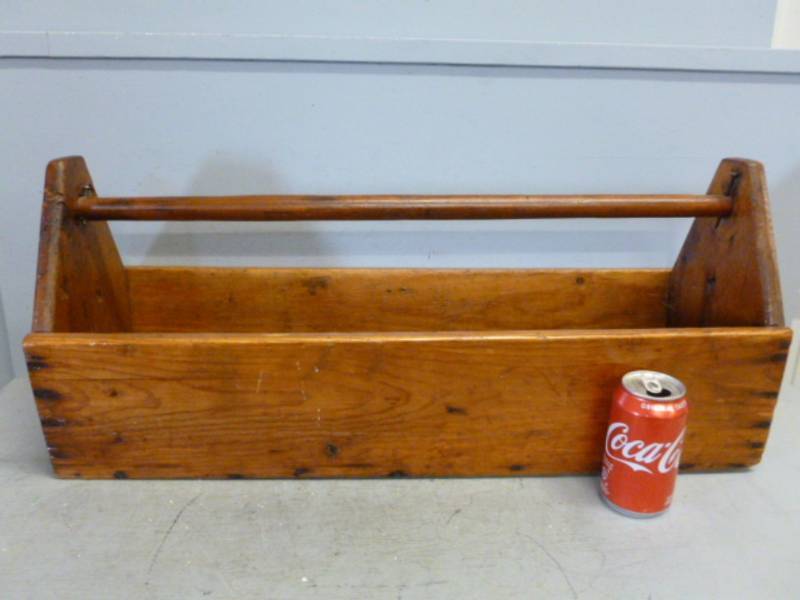 lot 103 image: Vintage Carpenters Box