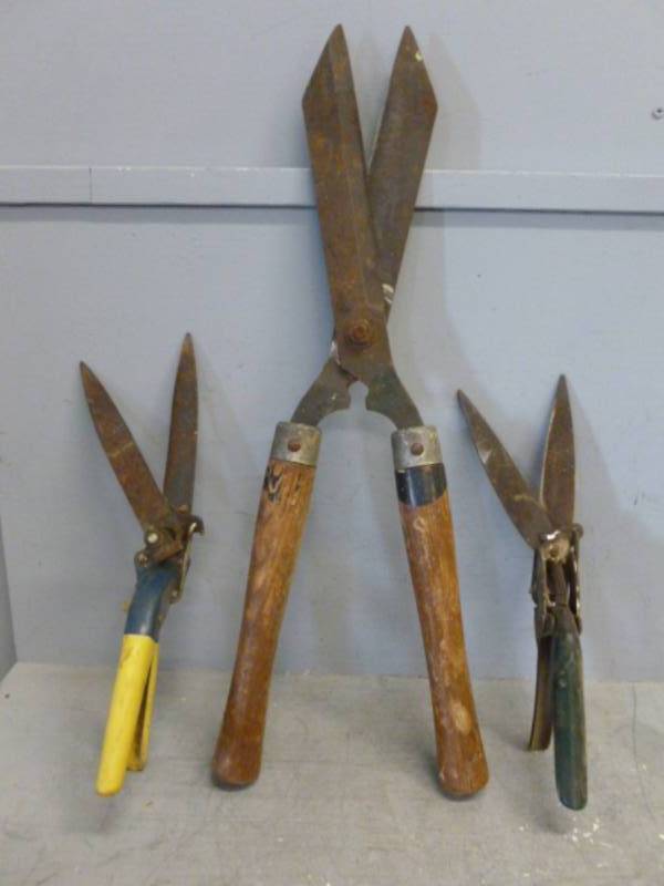lot 113 image: Vintage Lawn Tools