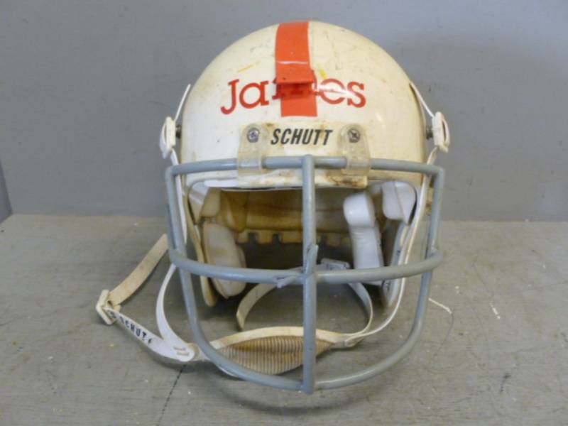 lot 117 image: Football Helmet