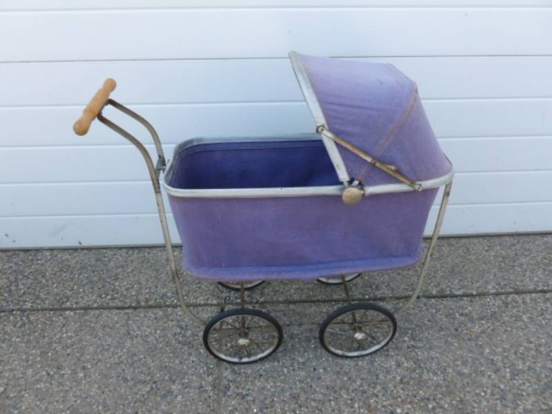lot 133 image: Vintage Baby Buggy