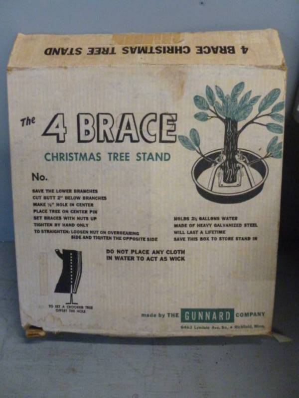 lot 135 image: Vintage Tree Stand