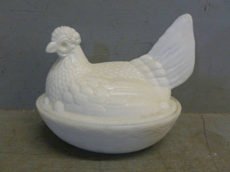 lot 141 image: Vintage Hen On Nest