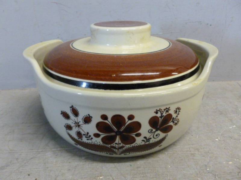 lot 157 image: Kitchen