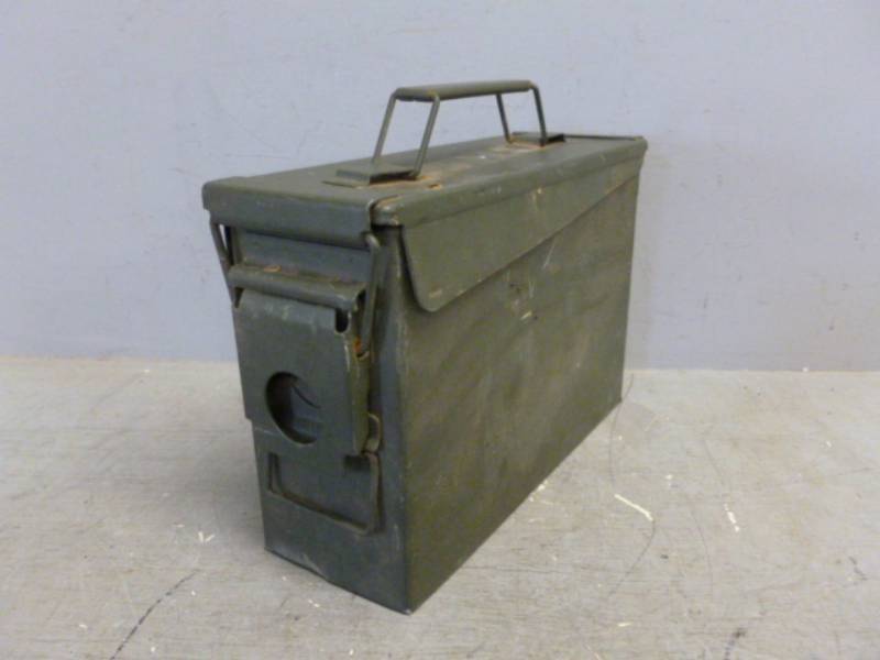 lot 164 image: Vintage Ammo Box