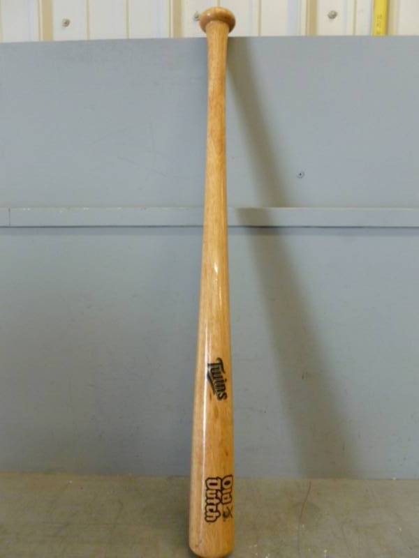 lot 179 image: Minnesota Twins Collectible