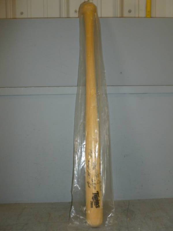 lot 181 image: Minnesota Twins Collectible